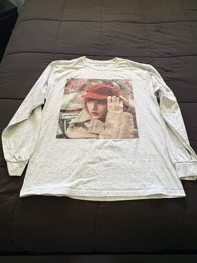 Taylor Swift Light Gray Crew Neck Shirt